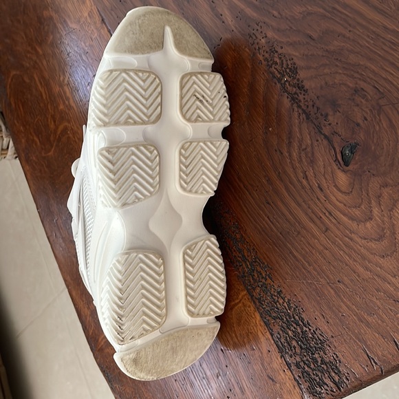 Steve Madden Sneakers New. Worn once - Picture 4 of 4